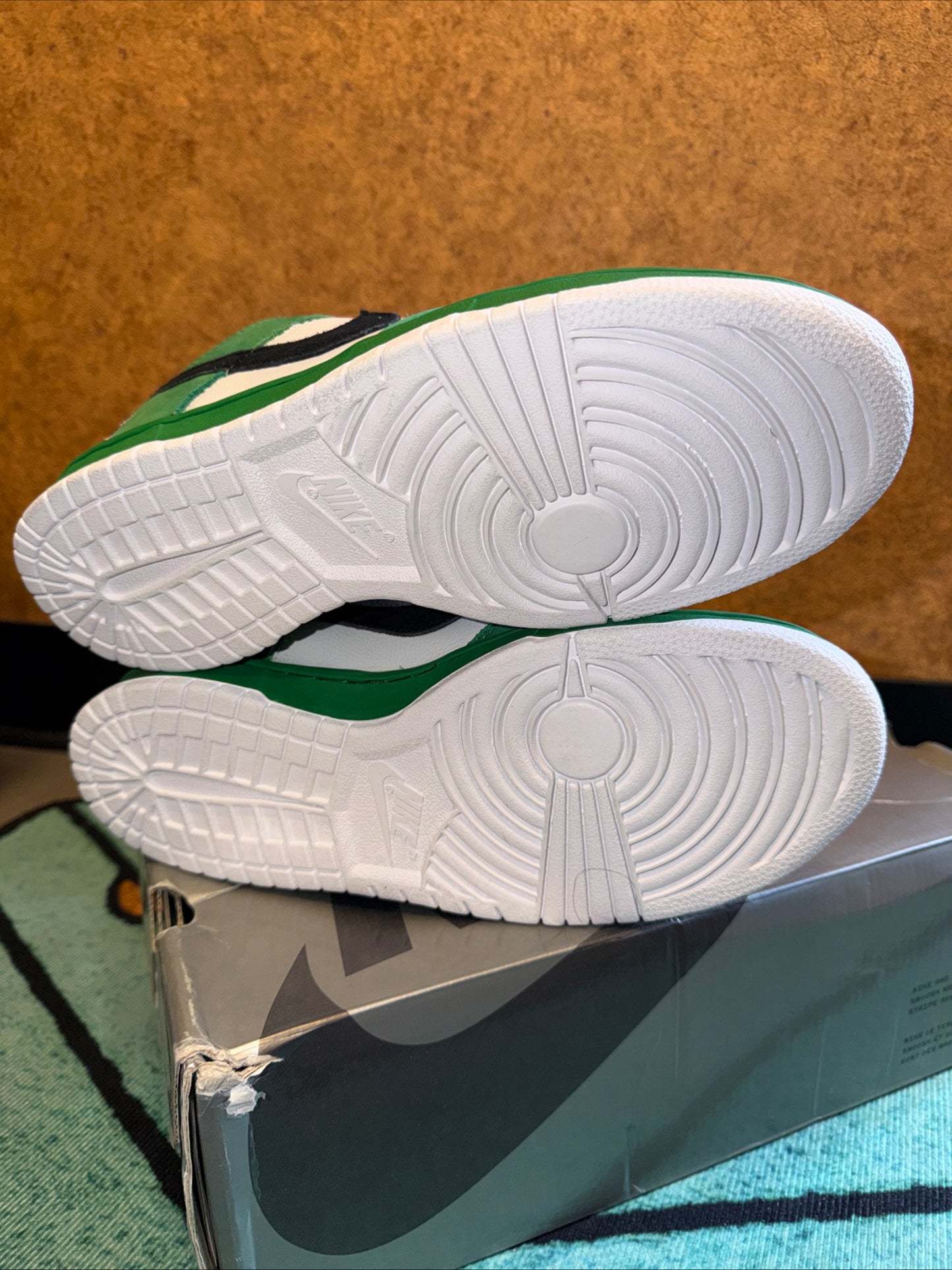 NEW DS - Size 10 - Nike SB Dunk Low Pro Heineken 2003