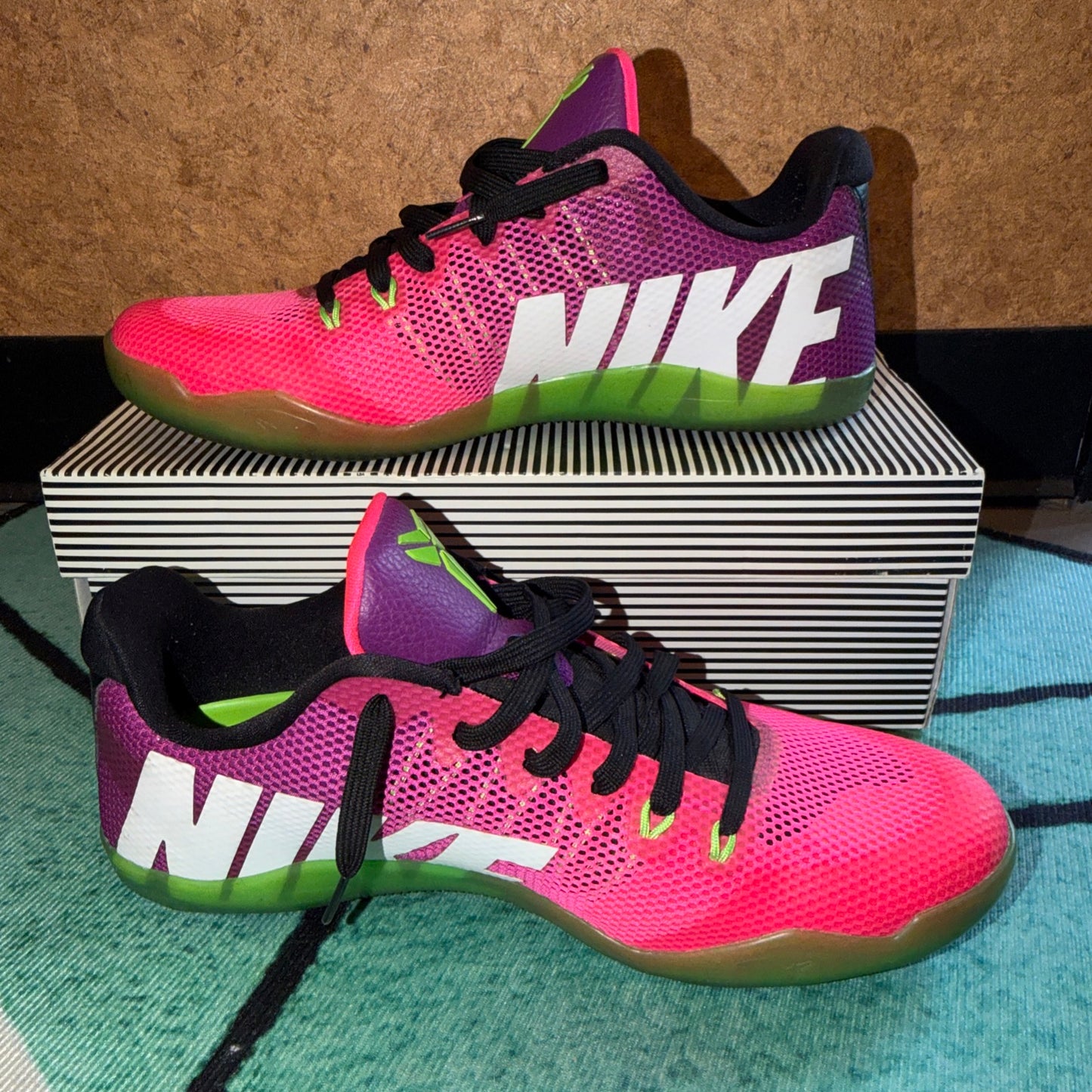 Nike Kobe XI Low Em Action Green Size 10.5 Mambacurial Pink Flash