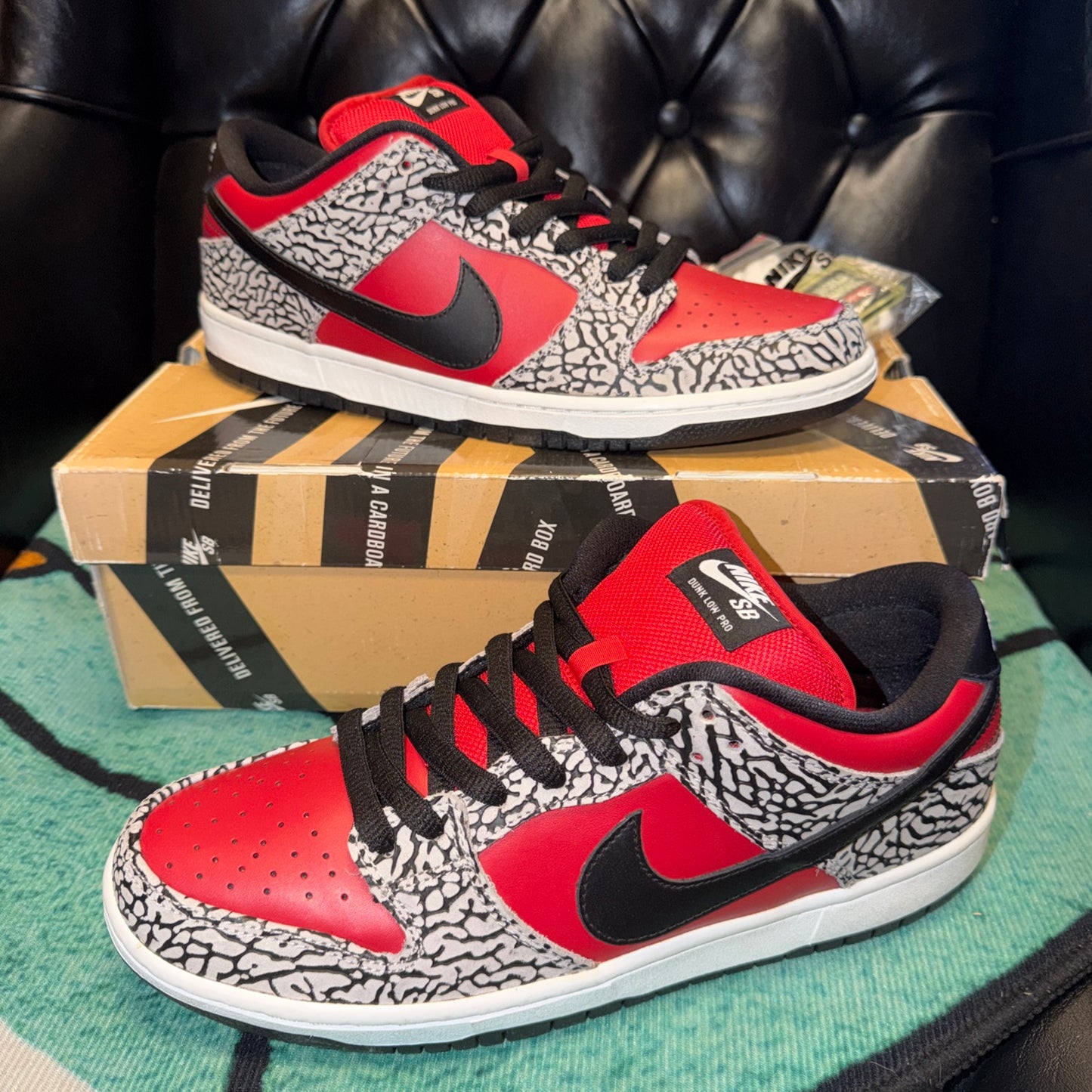NEW! - 10m NIKE SB DUNK LOW PREMIUM SUPREME RED CEMENT - SIZE 10