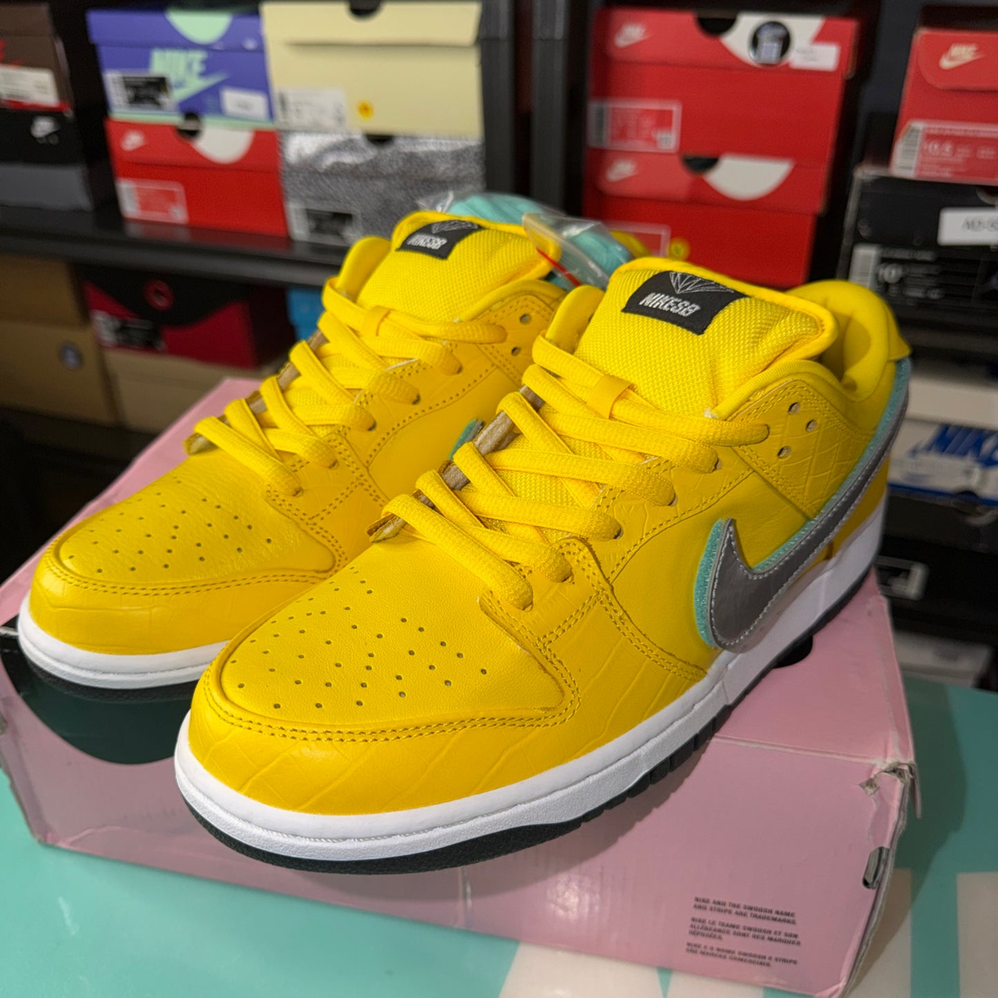 NEW DS  - SIZE 10 - Nike Diamond Supply Co. X Dunk Pro SB Low Canary Diamond