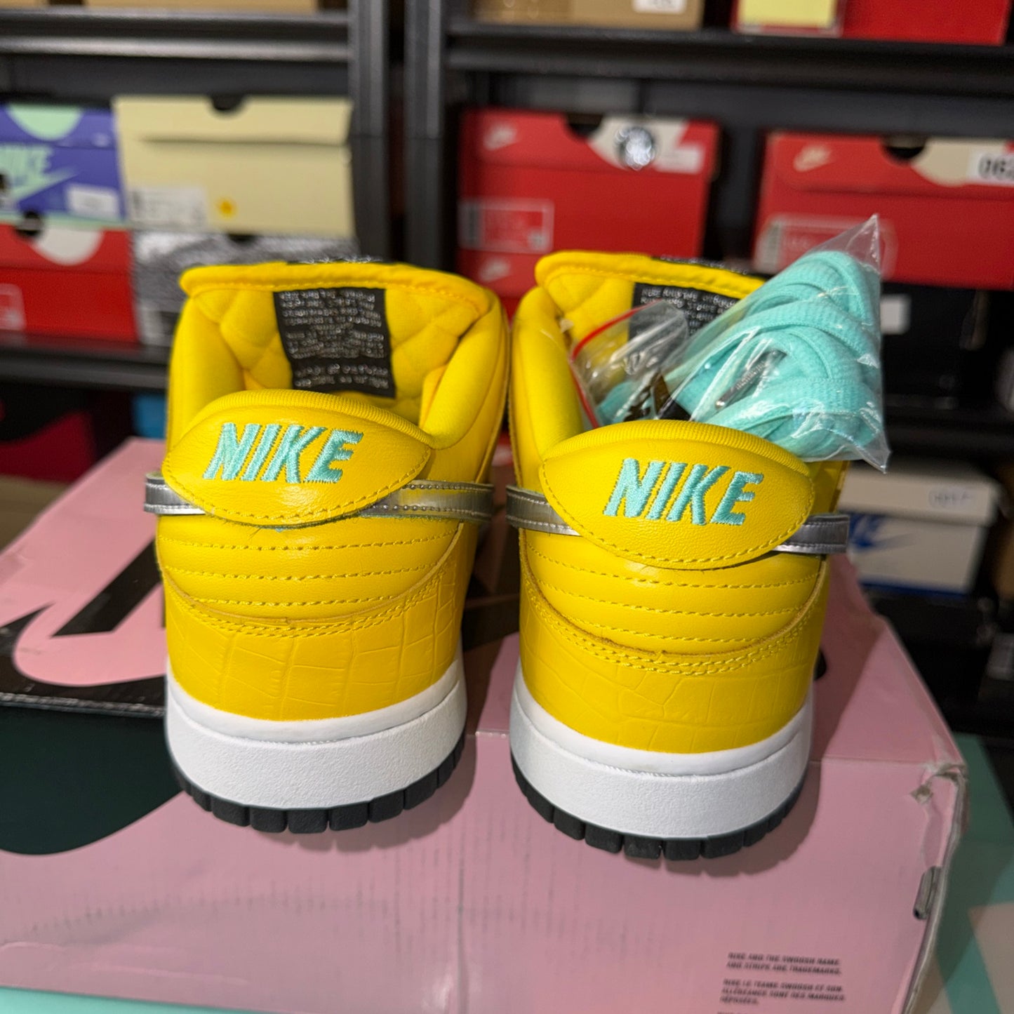 NEW DS  - SIZE 10 - Nike Diamond Supply Co. X Dunk Pro SB Low Canary Diamond