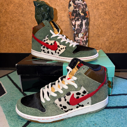 NEW! - Size 10.5 - Nike Dunk SB DOG WALKER