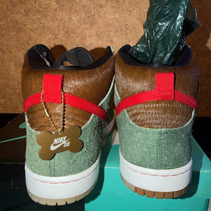 NEW! - Size 10.5 - Nike Dunk SB DOG WALKER